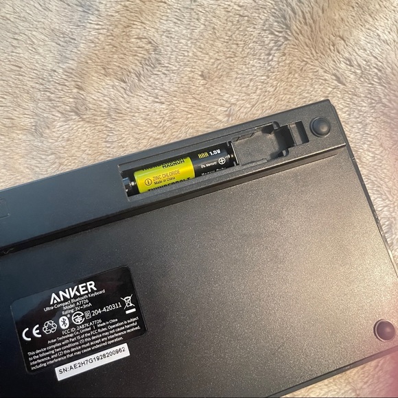 Wireless Bluetooth Keyboard - Picture 5 of 7